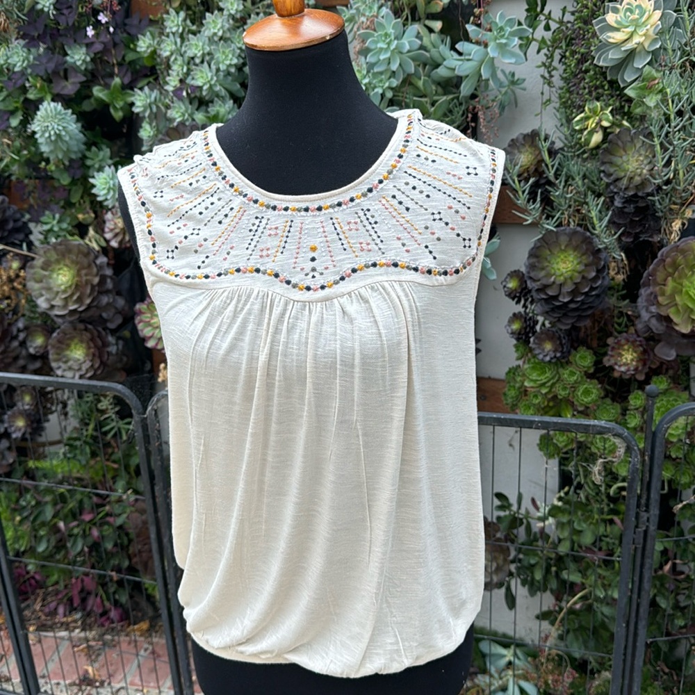 Sleeveless top size large